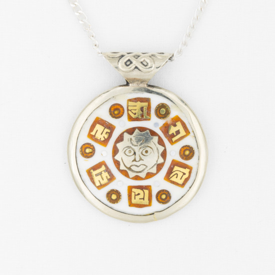 Pendentif doré des yeux du bouddha