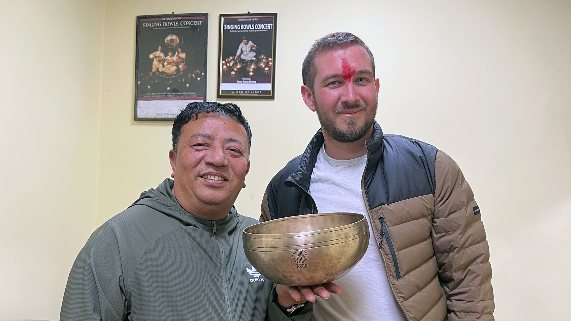 Les bols chantants tibétains Full Moon de Maitre Santa Ratna Shakya