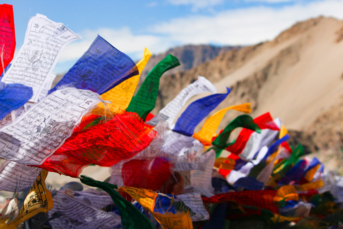 Comprendre les symboles sur les drapeaux de prière tibétains